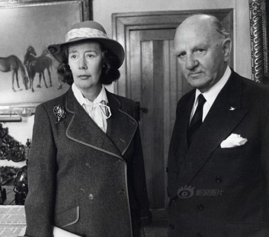 英国前保守党议员Somerset de Chair和他的夫人